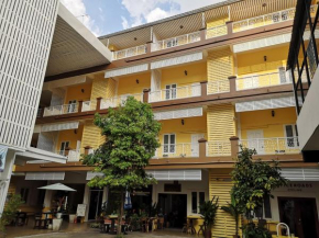  Sri Krungthep Hotel  Бангкок
